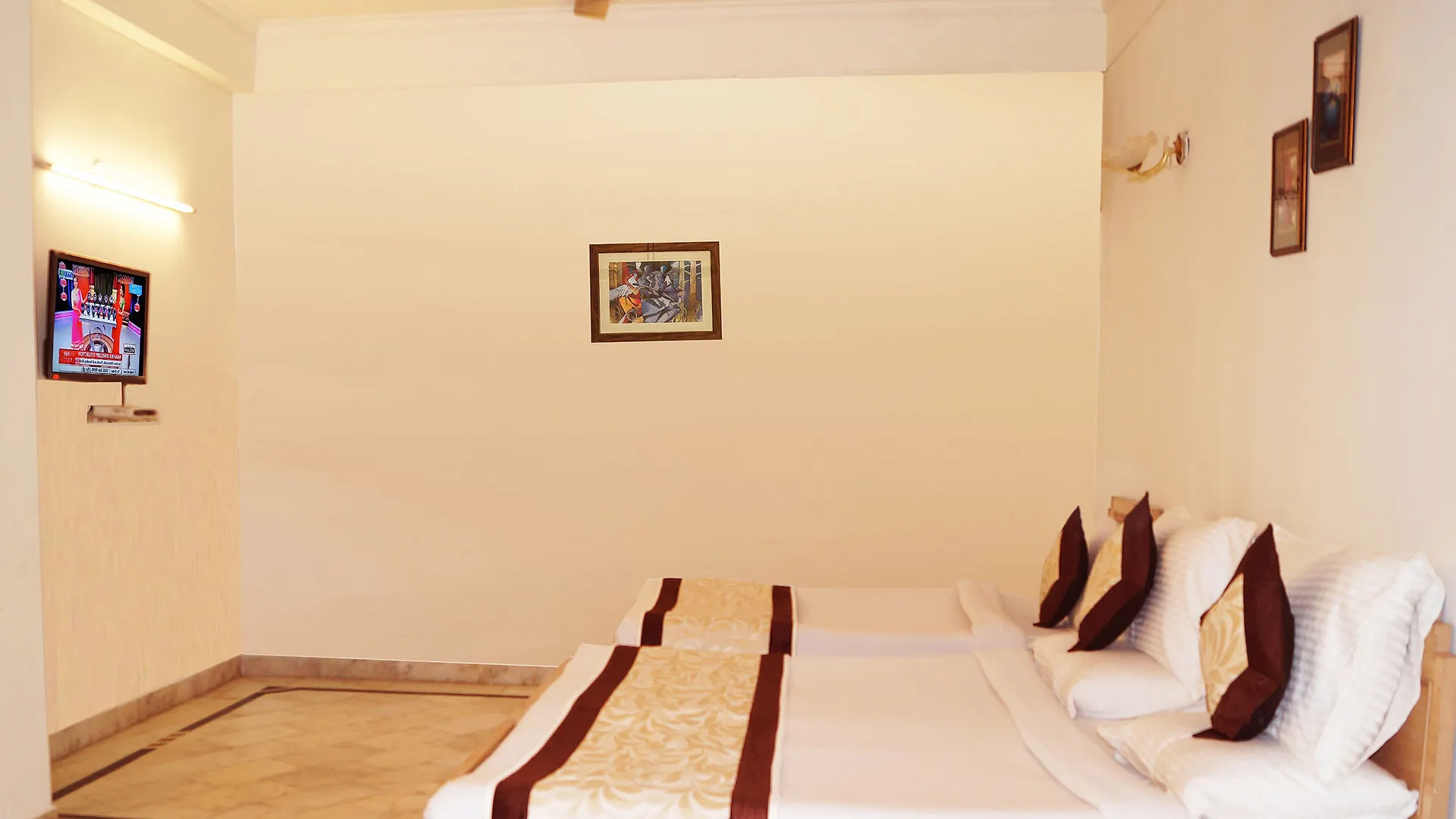 Hotel Sheela, 100m from Taj Mahal Agra