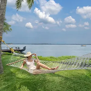 ***** Resort Kumarakom Lake Resort India