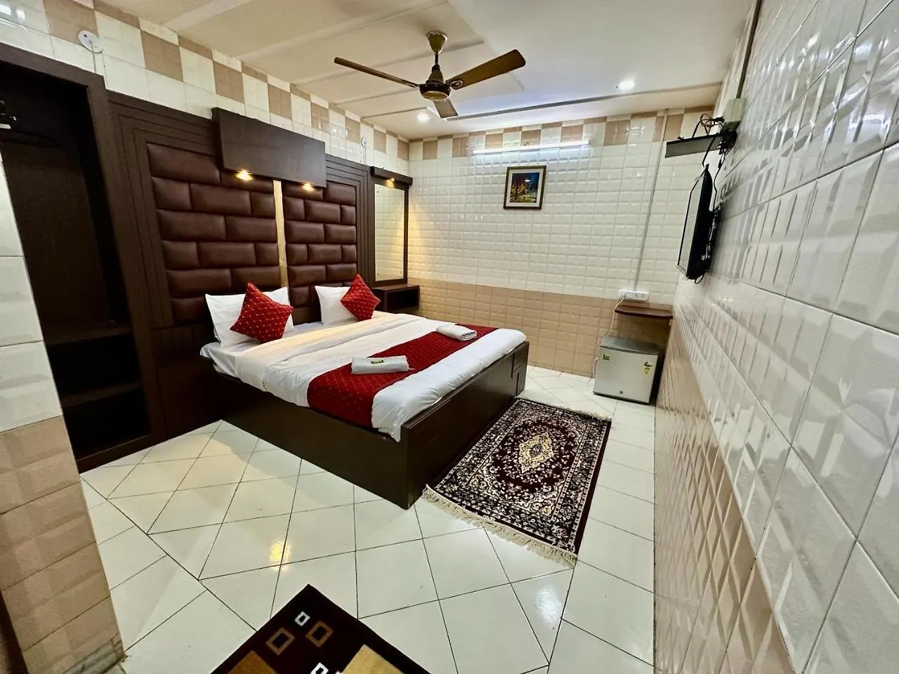 Hotel Sheela, 100M From Taj Mahal Agra  2*, Agra (Uttar Pradesh) India